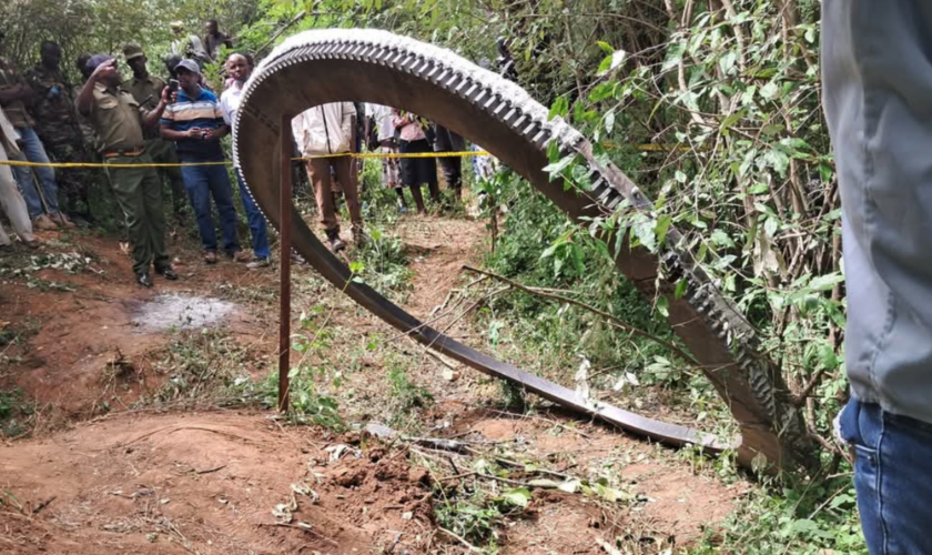 Un étrange objet spatial tombe près d’un village au Kenya, une enquête ouverte