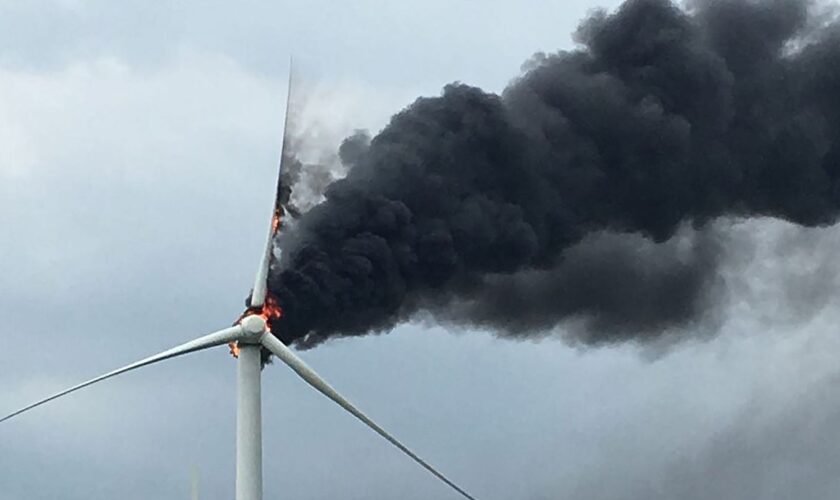 Archivbild einer brennenden Windkraftanlage in Brandenburg. Auch in Bad Bentheim hat eine Windkraftanlage gebrannt. Foto: Julian