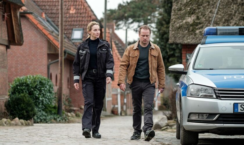 Hannah Wagner (Jana Klinge) und Hauke Jacobs (Hinnerk Schönemann) ermitteln in der Serie "Nord bei Nordwest" in Schwanitz