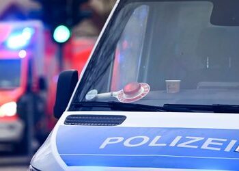 Berlin: Zwei Beamte bei Explosion an Polizeigebäude verletzt