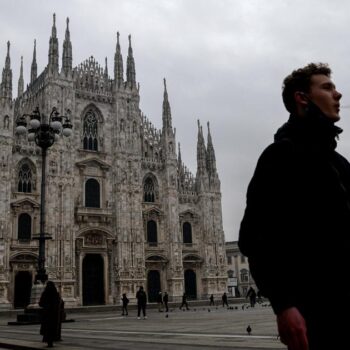 Milan interdit la cigarette en plein air : “Le bon sens part en fumée”