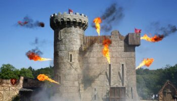 « Un Futuroscope à l’envers » : en 2023, l’historien Patrick Boucheron raconte sa visite au Puy du Fou