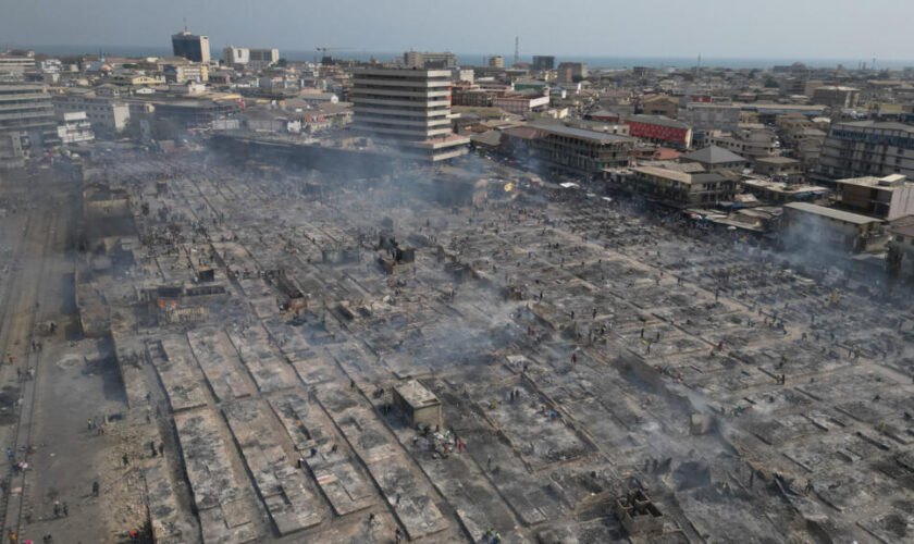 Ghana : un important incendie ravage le marché aux fripes de Kantamanto, à Accra