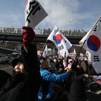 Des partisans de Yoon Suk Yeol se rassemblent près de la résidence officielle du président sud-coréen déchu, le 3 janvier 2025 à Séoul, en Corée du Sud.