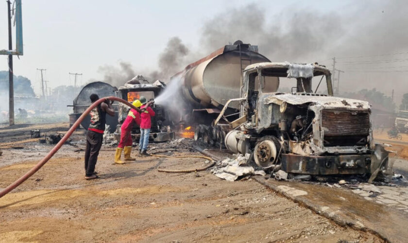 Au Nigeria, une nouvelle explosion de camion-citerne fait au moins 70 morts