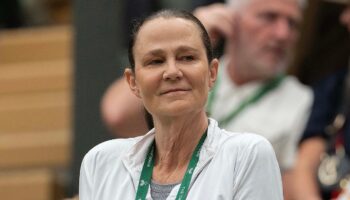 Tennis great Pam Shriver reveals Grand Slam trophies, car stolen after evacuating from wildfires