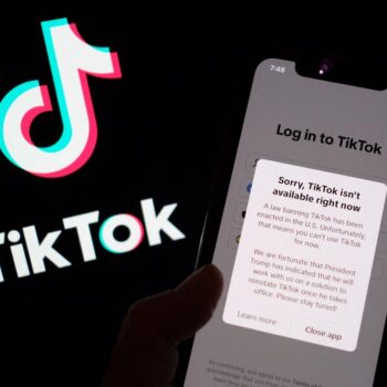 TikTok ferme son réseau social aux Etats-Unis… mais espère « une solution » venant de Trump