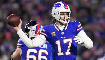 Josh Allen scores 2 touchdowns, Bills force 3 turnovers in divisional round win over Ravens