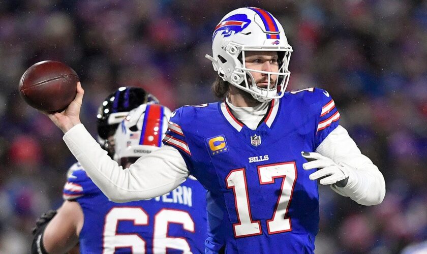 Josh Allen scores 2 touchdowns, Bills force 3 turnovers in divisional round win over Ravens