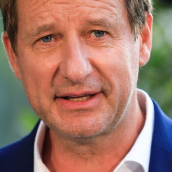 Municipales à Paris : Yannick Jadot annonce sa candidature en 2026