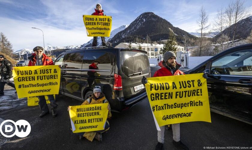 Davos: Young people put pressure on WEF’s rich and powerful