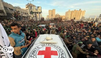 Drei Geiseln aus dem Gazastreifen an Rotes Kreuz übergeben