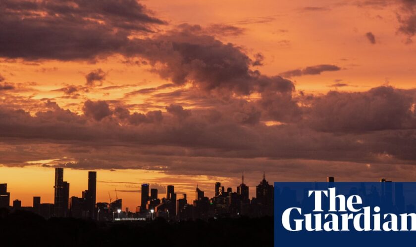 Heatwave to descend on south-east Australia with temperatures forecast to exceed 40C