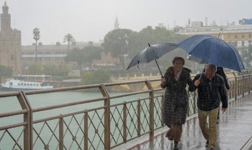 La Aemet activa la alerta amarilla por fuertes lluvias en Sevilla por la borrasca Garoé