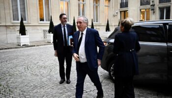 Premier Conseil des ministres pour le fragile gouvernement de François Bayrou