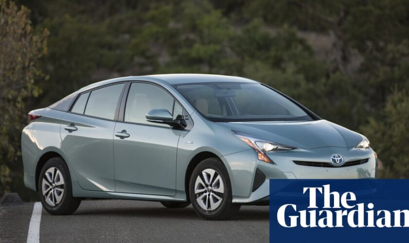 UK needs to ban full hybrid cars by 2030 or face net zero ‘catastrophe’