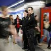 Un delincuente arrebata la pistola a un policía y dispara contra él en el Metro de Madrid