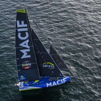 Vendée Globe : le duel Dalin-Richomme bat son plein en tête, des ennuis pour Ruyant